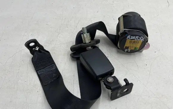 Mitsubishi Colt Rear seatbelt 616274100a