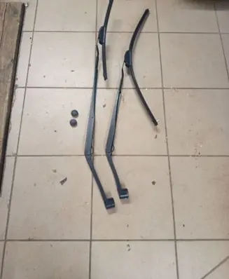 KIA Niro Front wiper blade arm