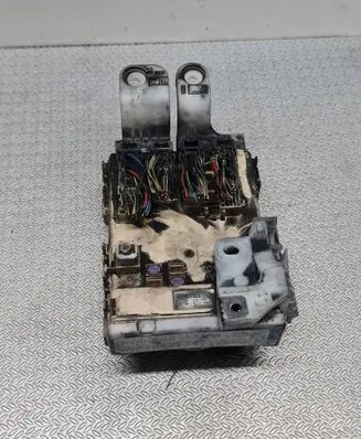 Toyota Auris E180 Fuse module 8273012X81 63586758