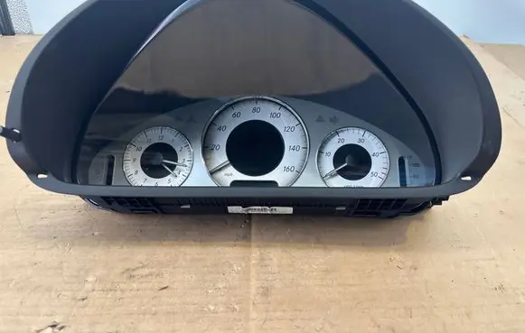 Mercedes-Benz CLK A209 C209 Speedometer (instrument cluster) A2095405647 110080350 002650