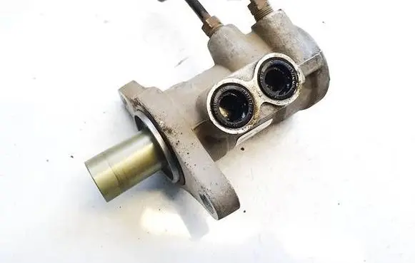 Master brake cylinder
