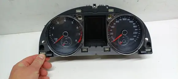 Volkswagen PASSAT B6 Speedometer (instrument cluster) 3C0920872H