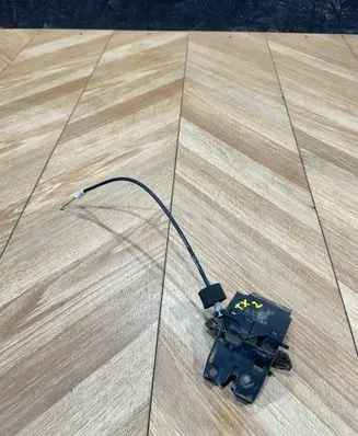 Mercedes-Benz E W211 Loading door lock A1717500085 A1717500185