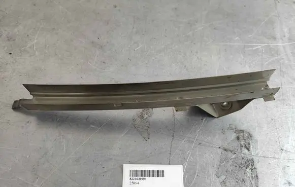 Renault Zoe Rear door windshield rail 822163699R