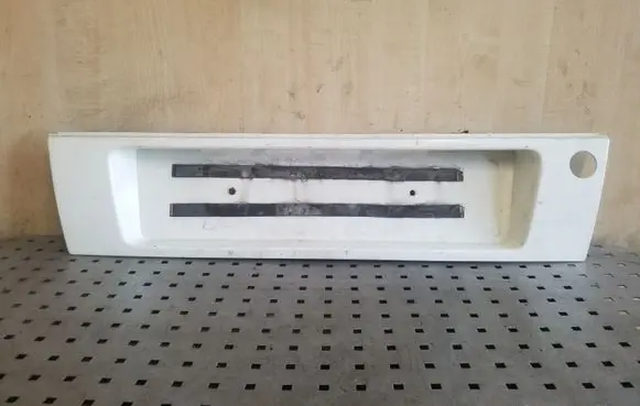 Trunk door license plate light bar