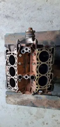 Land Rover Discovery 3 - LR3 Engine block 