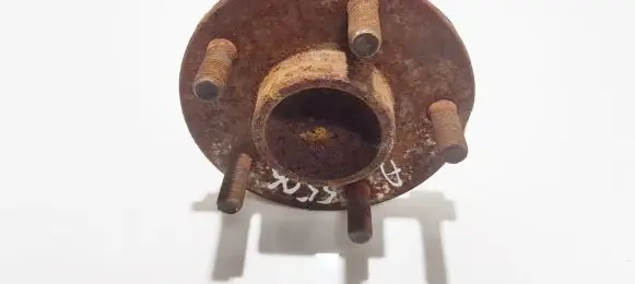 Rear wheel hub