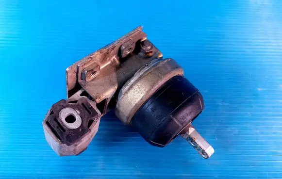 Ford Galaxy Engine mount bracket 7M0199131 95VW6B032