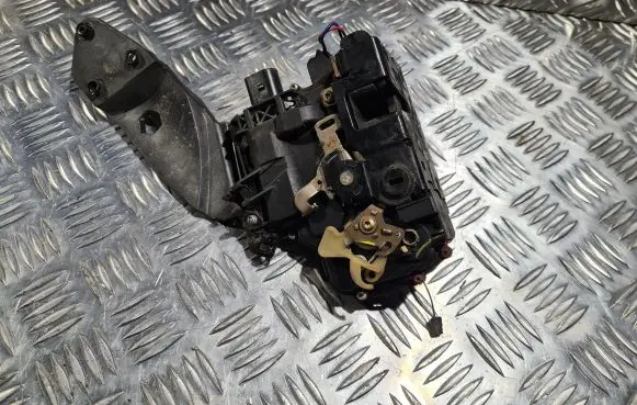 Seat Toledo II (1M) Rear door lock