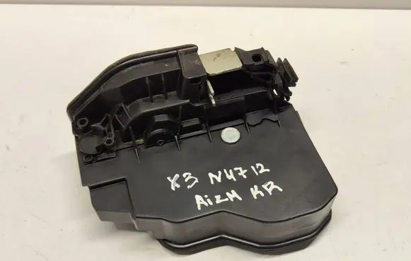 BMW X3 E83 Rear door lock 7202147