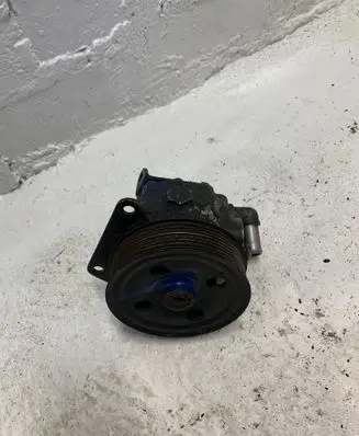 Land Rover Discovery 3 - LR3 Power steering pump 7H223A696AB