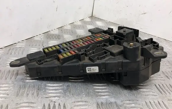 BMW 5 E60 E61 Fuse module 690661901