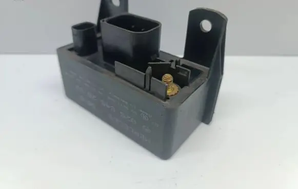 Mercedes-Benz A W168 Glow plug pre-heat relay 0255452832 899073000 0005453516