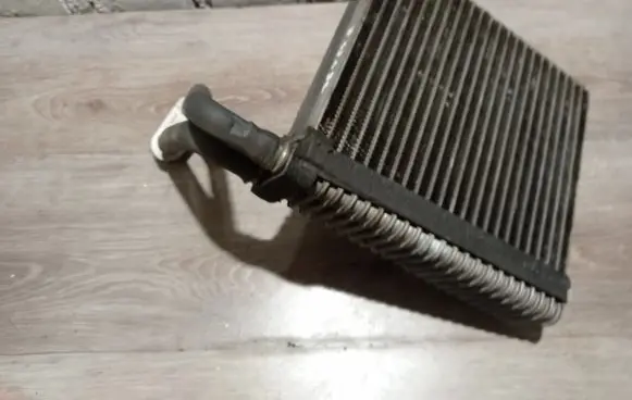 Air conditioning (A/C) radiator (interior)