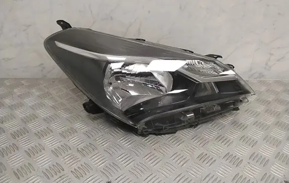 Toyota Yaris Headlight/headlamp 811300DA10