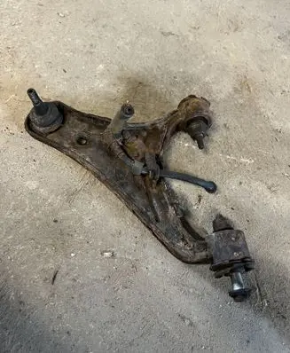 Land Rover Discovery 3 - LR3 Front upper control arm/wishbone 