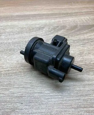 Mercedes-Benz S W220 Turbo solenoid valve A0005450427 4715396 Used