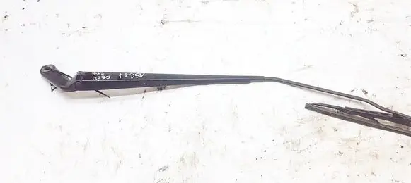 Peugeot 206 Front wiper blade arm