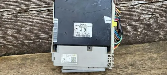 Toyota Prius+ (ZVW40) Fuse module 8273047420A