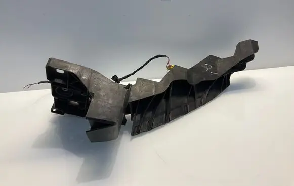 Audi Q7 4M Headlight/headlamp mounting bracket 4M0805608