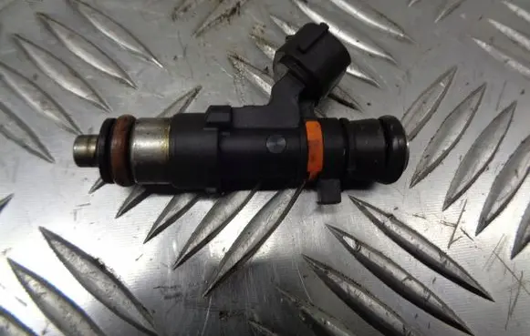Nissan Micra Fuel injectors set 0280158013