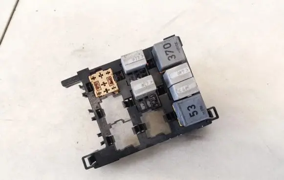 Volkswagen Tiguan Fuse box set 1t1937503a