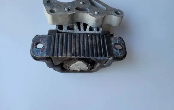 Fiat 500X Engine mount bracket 51877953