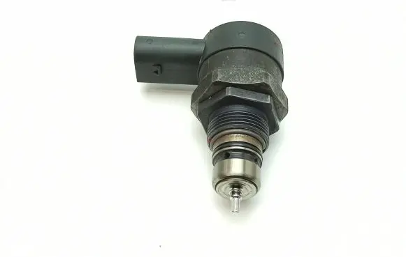Mercedes-Benz E W211 Fuel pressure regulator A6110780449 0281002494
