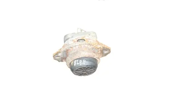 Land Rover Discovery 3 - LR3 Engine mount bracket KKB500441G