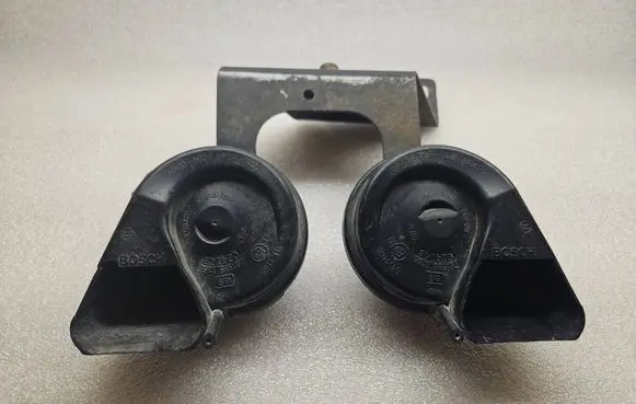 Audi A6 S6 C6 4F Horn signal 4F0951229