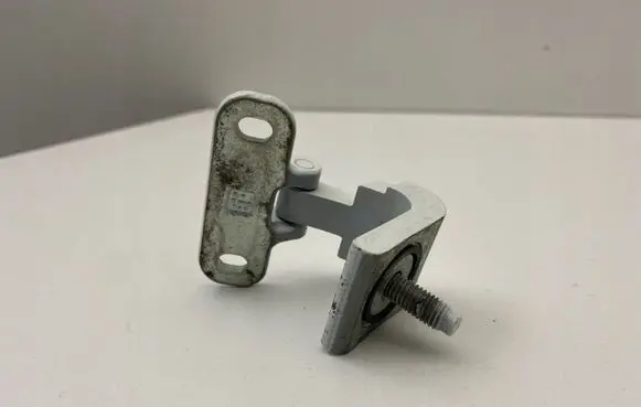 Audi A3 S3 8V Tailgate/trunk/boot hinge 8V3827299B