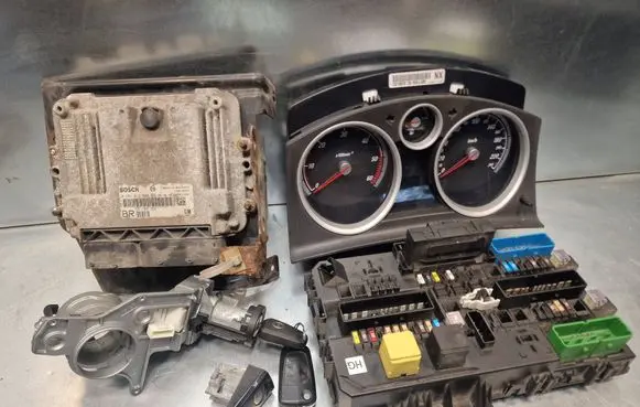 Opel Zafira B Engine ECU kit and lock set 0281012549 18650550 13206759
