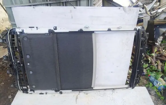 Toyota Avensis T270 Sunroof glass 