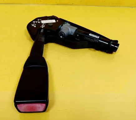BMW 7 E38 Front seatbelt buckle 72118257795