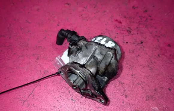 Volvo S40, V40 Vacuum pump