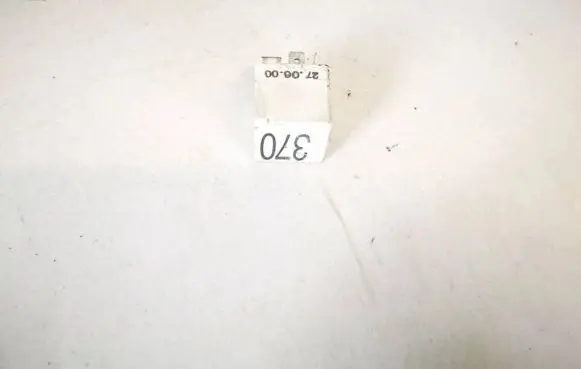 Volkswagen PASSAT B5 Other relay 8d0951253 370