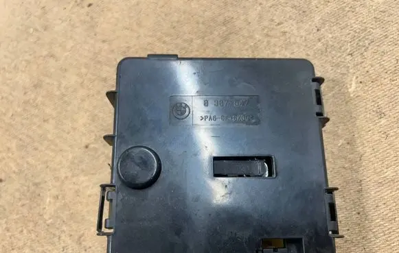 BMW 3 E46 Fuse module 61138387547 8387547 61138387551