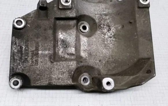 Volkswagen PASSAT B5.5 A/C compressor mount bracket 038260885C