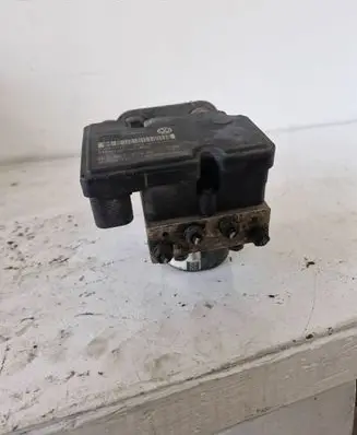 Volkswagen Caddy ABS Pump 1K0907379AF 10097003213 000404913D1