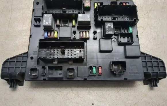 Opel Insignia A Fuse module 365927271 1110022AB 1102600000
