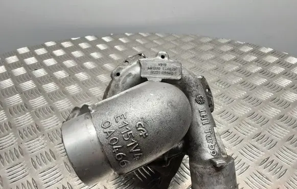 Toyota Avensis T250 Turbo 06122000689 172010R040