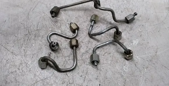 Volkswagen Caddy Fuel injector supply line/pipe 