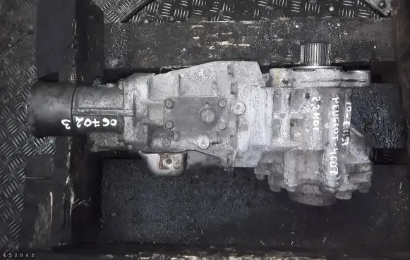 Gearbox transfer box case