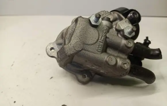Volkswagen PASSAT B7 Fuel injection high pressure pump 03L130755L 0445010526