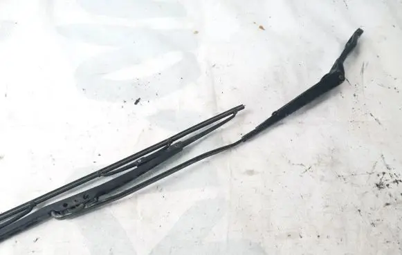 Peugeot 206 Front wiper blade arm