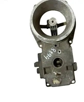 Audi 80 90 B3 Fuel distributor 0438121011
