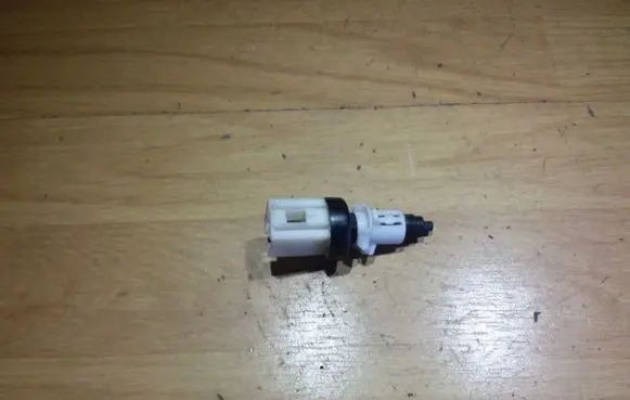 Iveco Daily 30.8 - 9 Brake pedal sensor switch B3653319