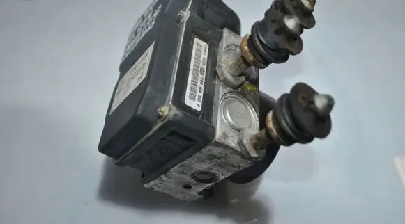 Skoda Roomster (5J) ABS Pump 6R0614117AD