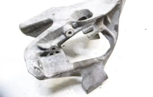 Volkswagen Transporter - Caravelle T1 Engine mounting bracket 7E0199370M