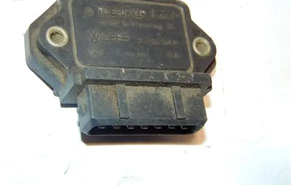 Volkswagen PASSAT B3 Ignition amplifier control unit 211905351D